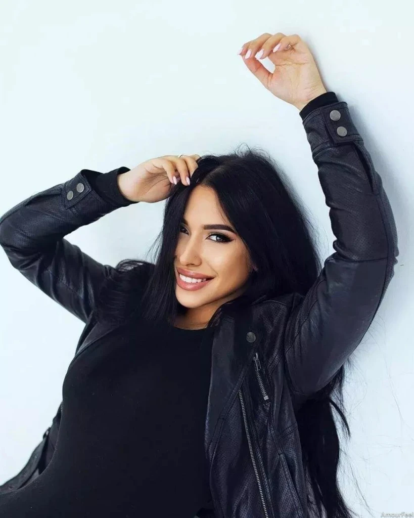 Nina Profile image 4