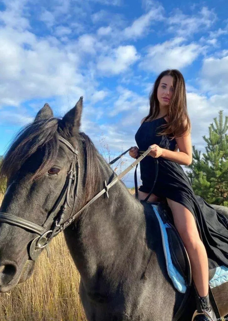 Elena Profile image 2