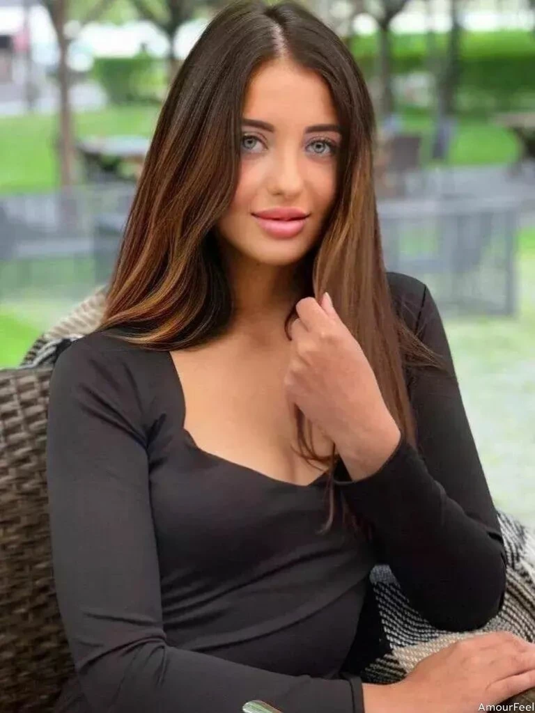 Elena Profile image 1