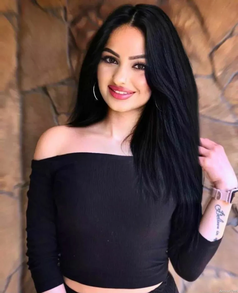 Alina Profile image 2