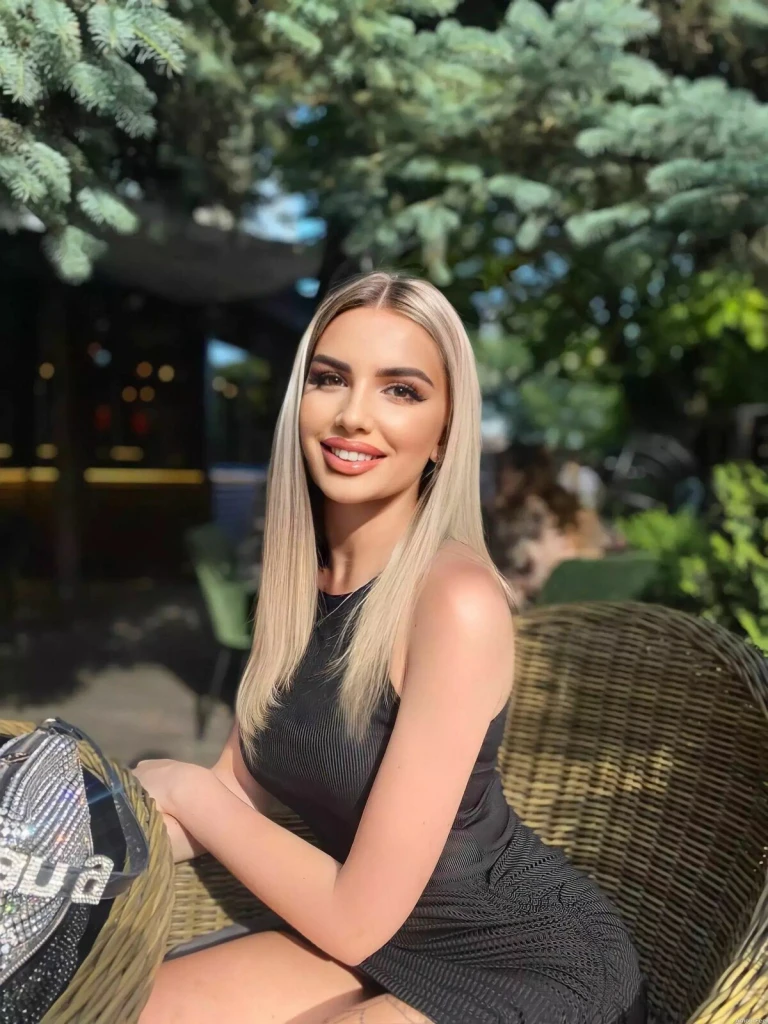 Elena Profile image 3