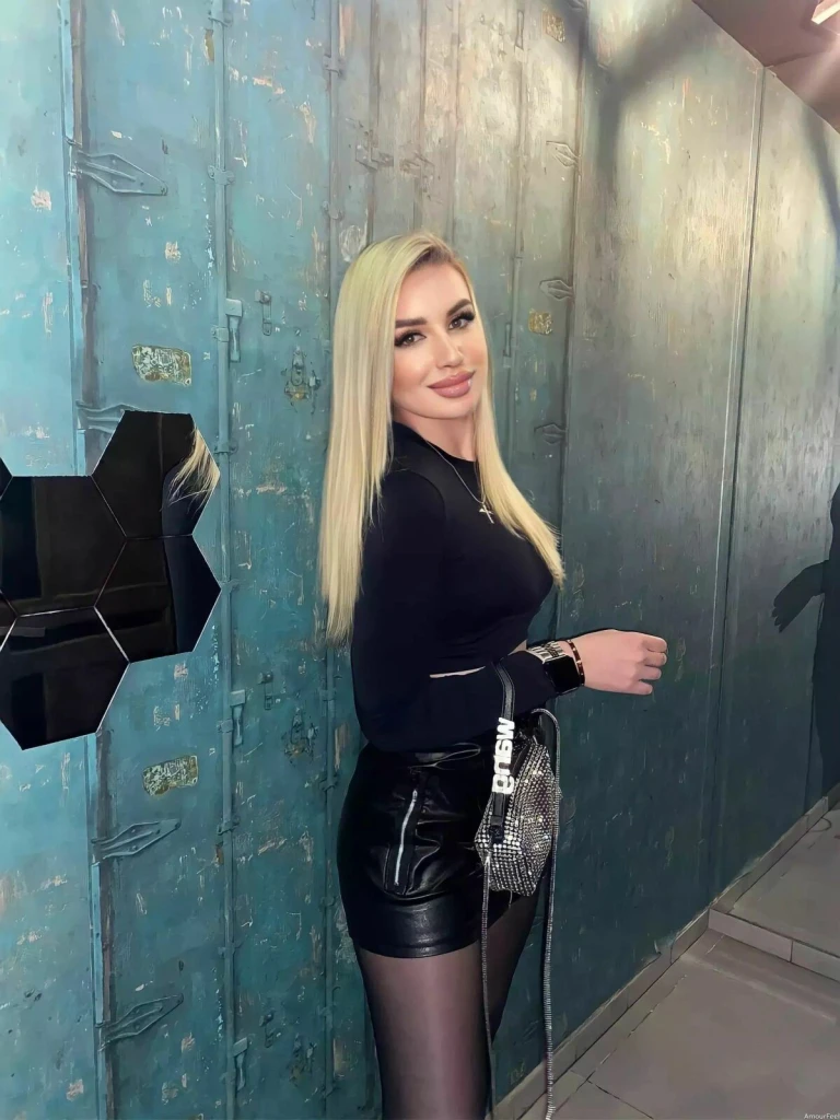 Elena Profile image 4