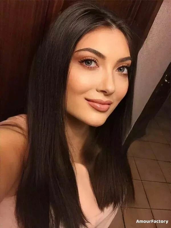 Oxana Profile image 1