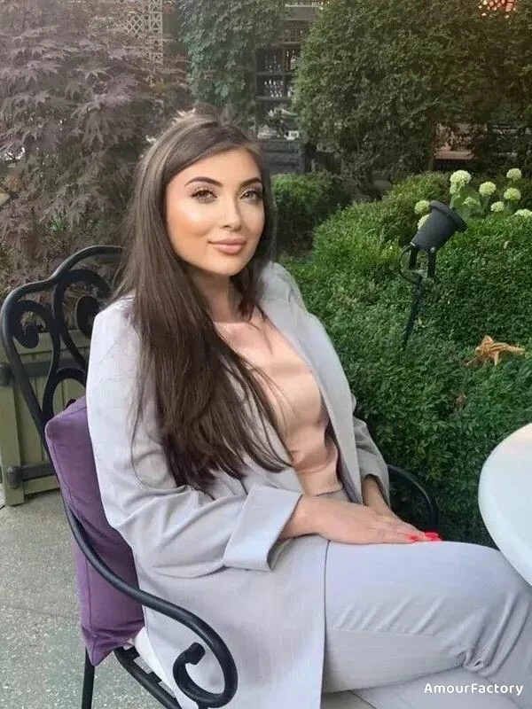 Oxana Profile image 2