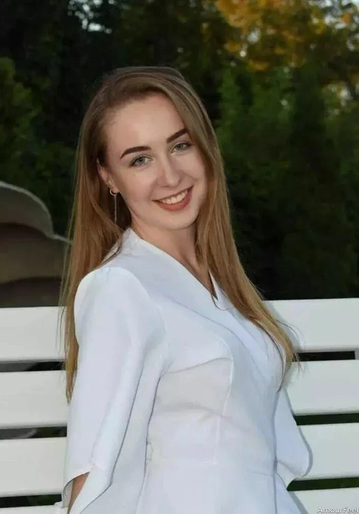 Karina Profile image 3