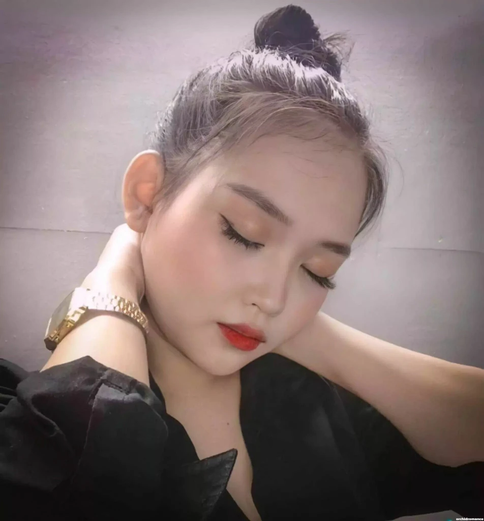 Nhes Profile image 4