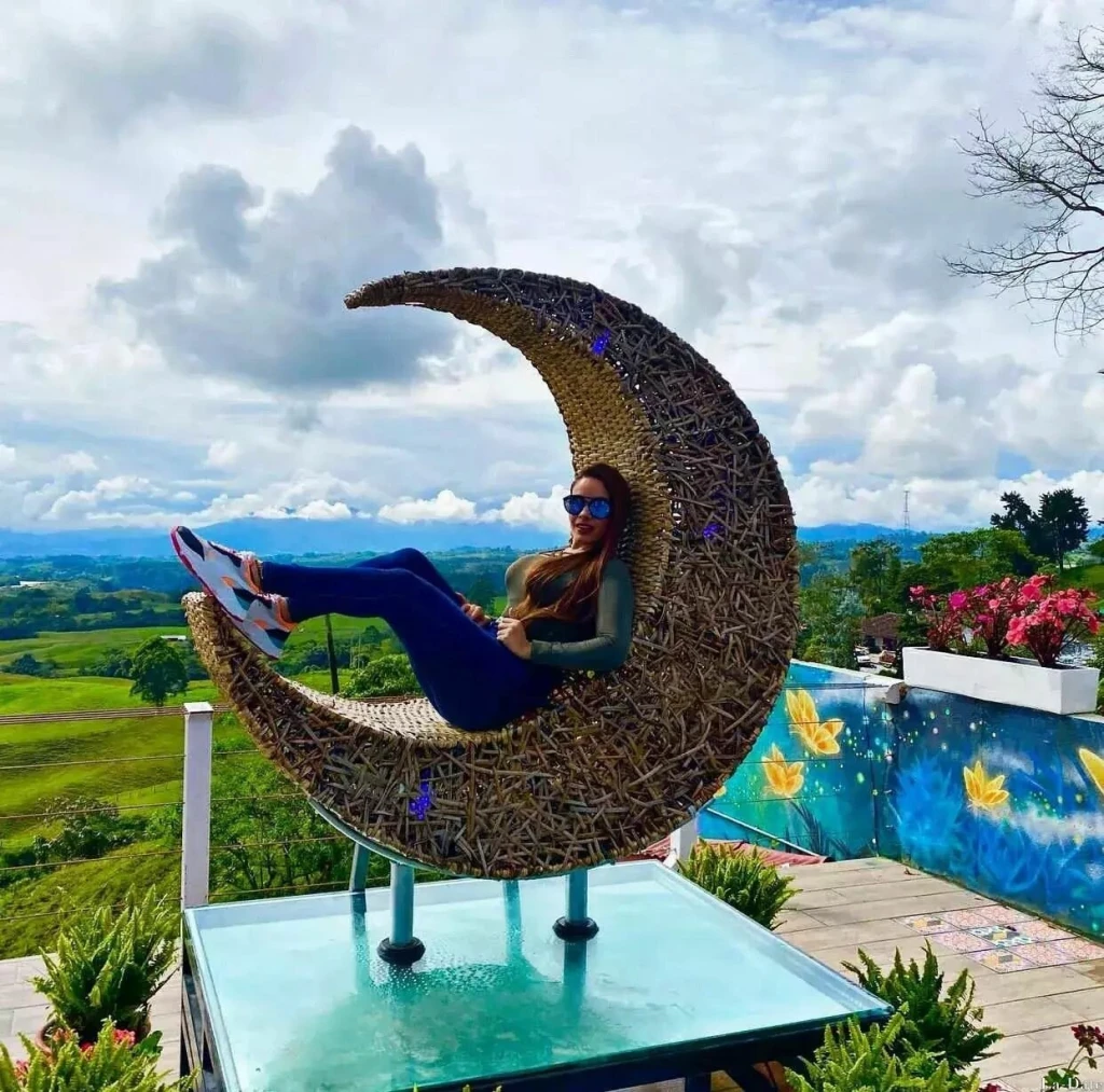 Laura Profile image 3