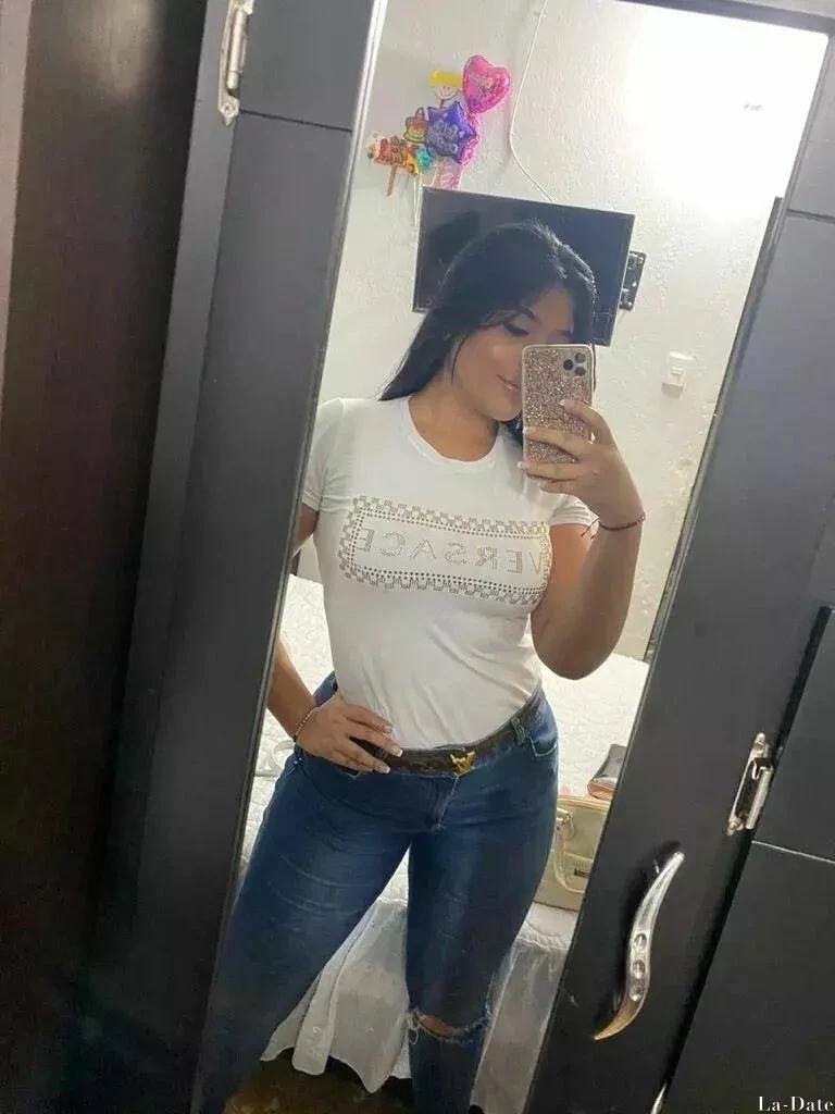 Yamyle Profile image 3