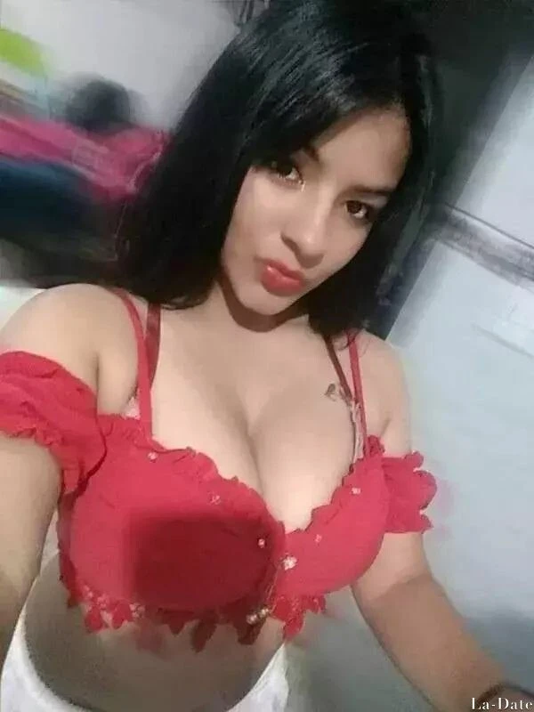 Elizabeth Profile image 3