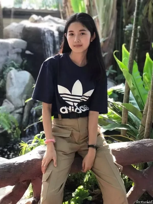 Issariya Profile image 2