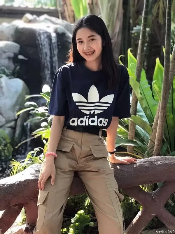 Issariya Profile image 3