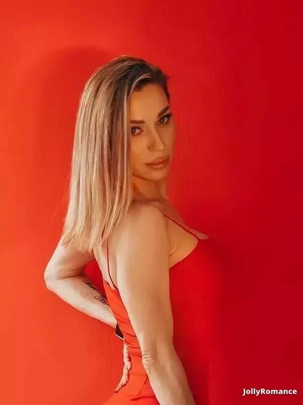 Valeria Profile image 2