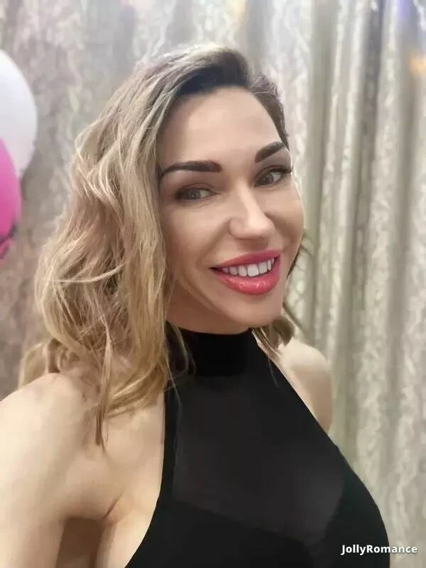 Valeria Profile image 3