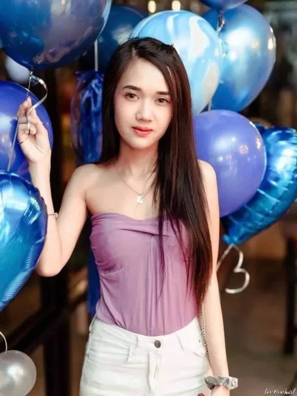 Parichat Profile image 1