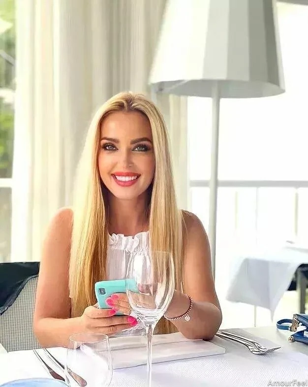 Larysa Profile image 4