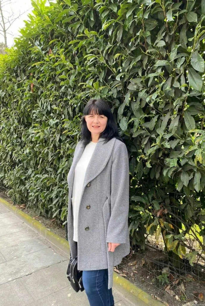 Elena Profile image 3