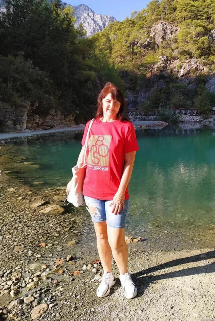 Elena Profile image 4