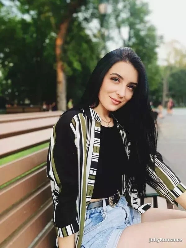 Vlada Profile image 2