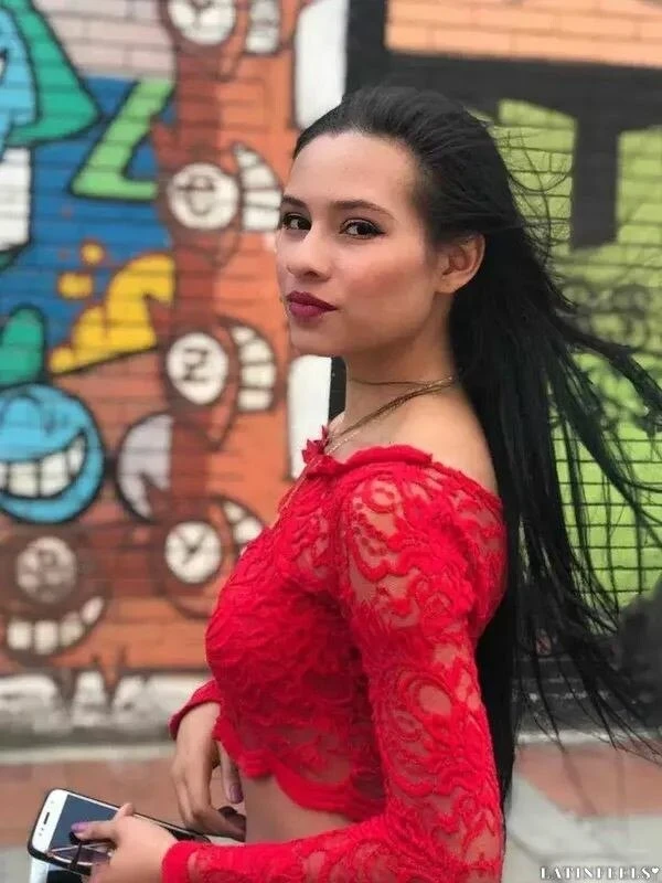 Laura Profile image 4