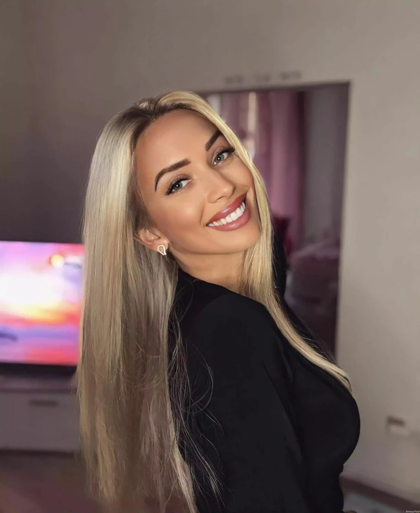 Laura Sophie Profile image 3