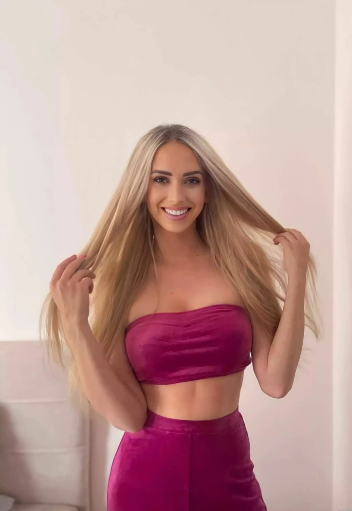 Laura Sophie Profile image 2