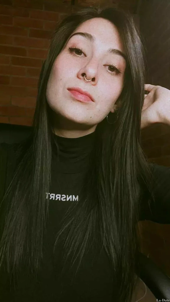 Alicia Profile image 1