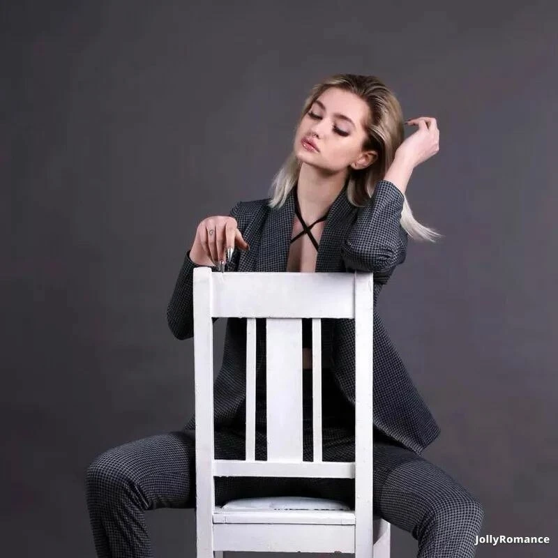 Anna Profile image 3