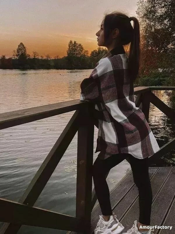 Elena Profile image 2