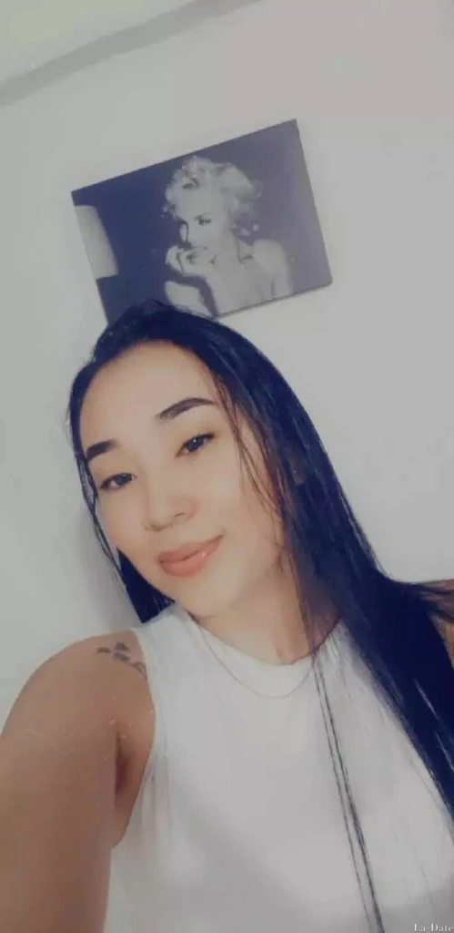 Gina Profile image 4