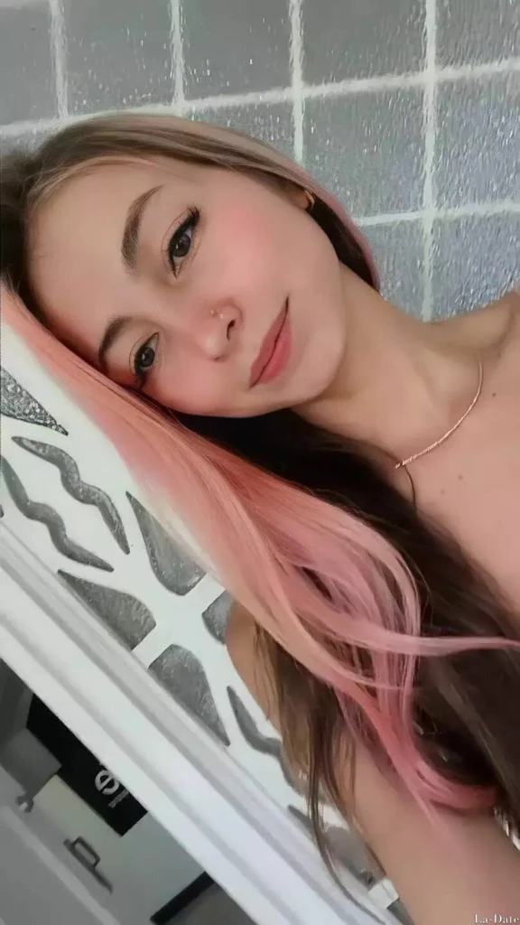 Emilin Tatiana Profile image 2