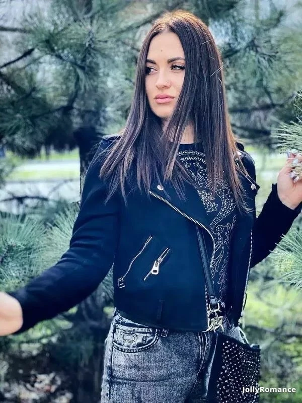 Leila Profile image 4