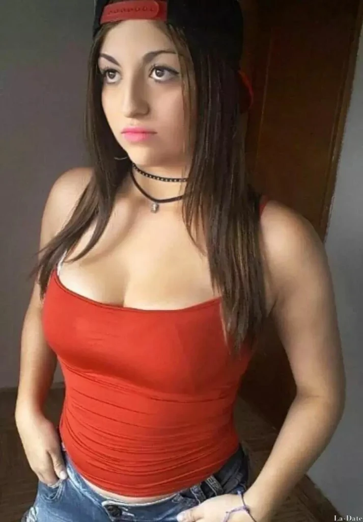 Lesly Profile image 3