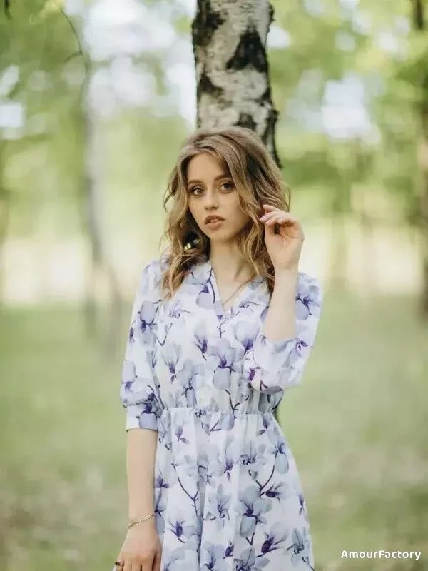 Elena Profile image 2