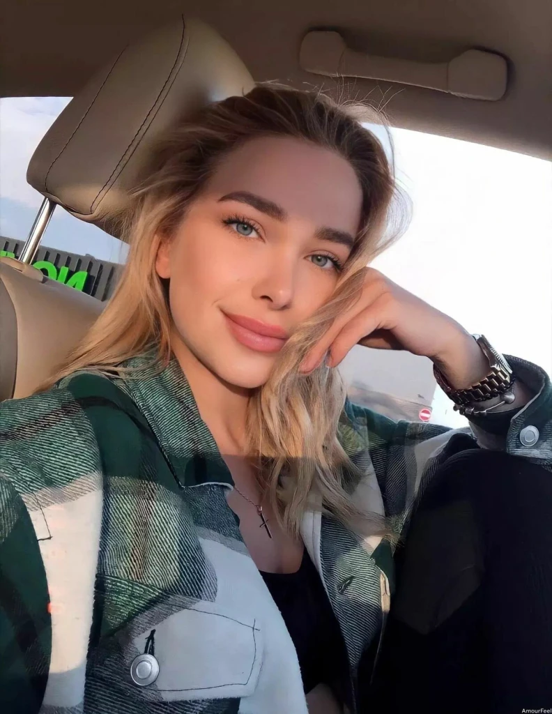 Julia Profile image 4
