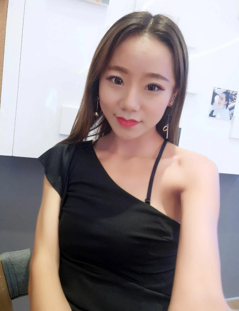 Lijuan Profile image 2