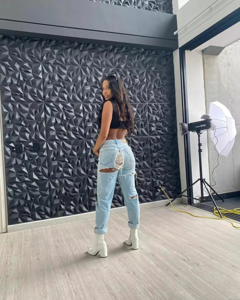 Laura Camila Profile image 1