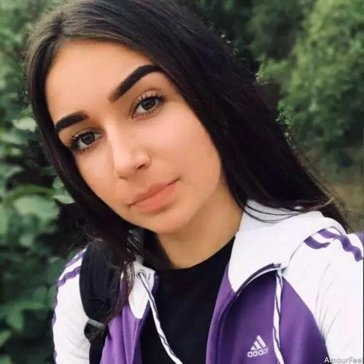 Yana Profile image 3