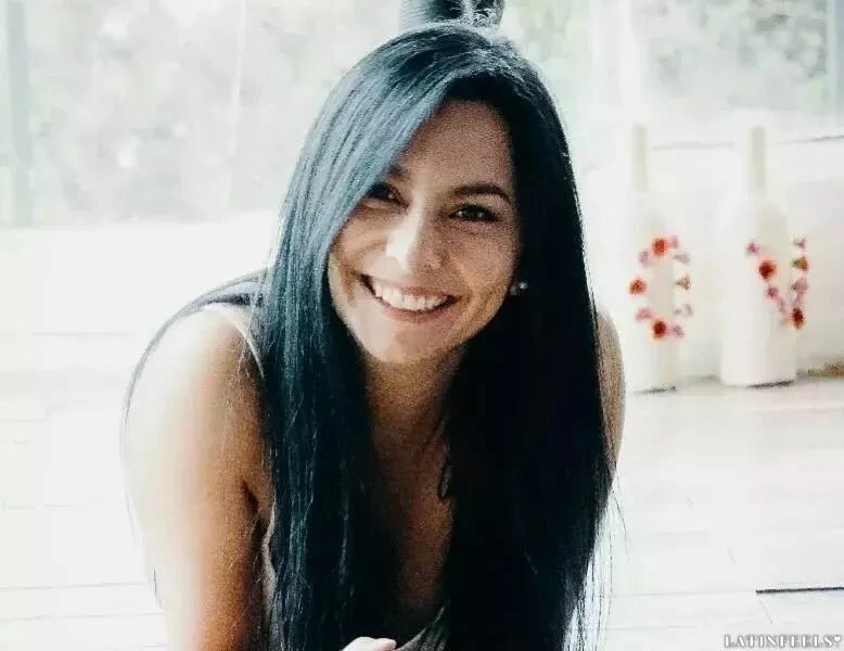 Paola Profile image 4