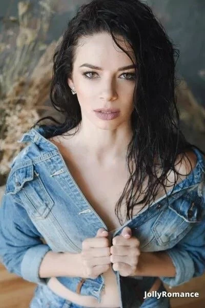 Elena Profile image 3