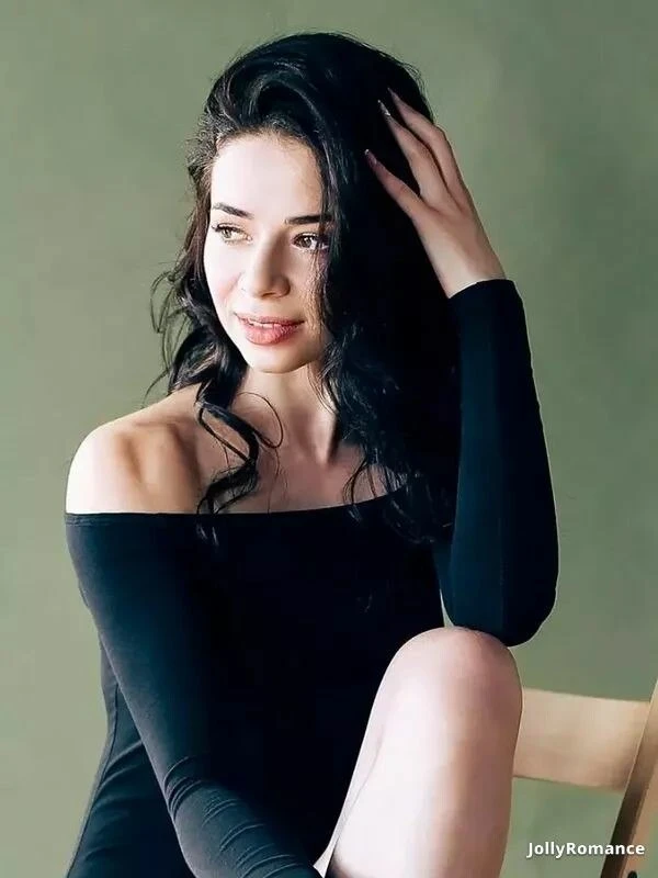 Elena Profile image 4